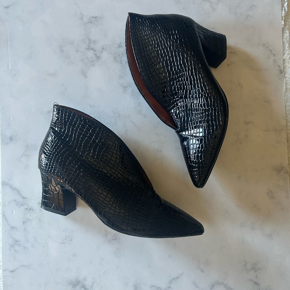 Cool Black Faux Croc-Embossed Cut out Women's Ankle Boots Booties